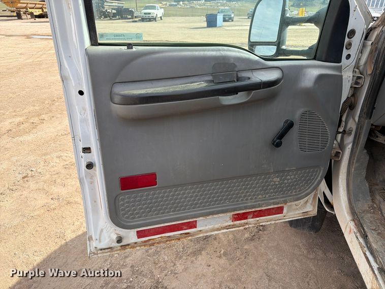 image for item FT6982 2006 Ford F450 truck cab and chassis