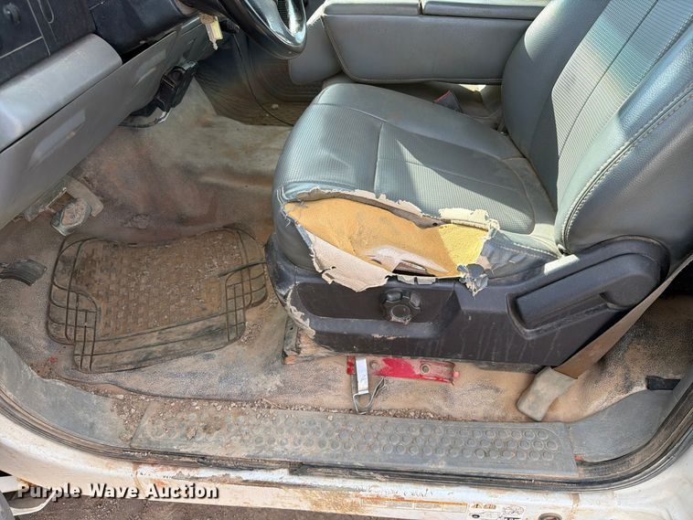 image for item FT6982 2006 Ford F450 truck cab and chassis