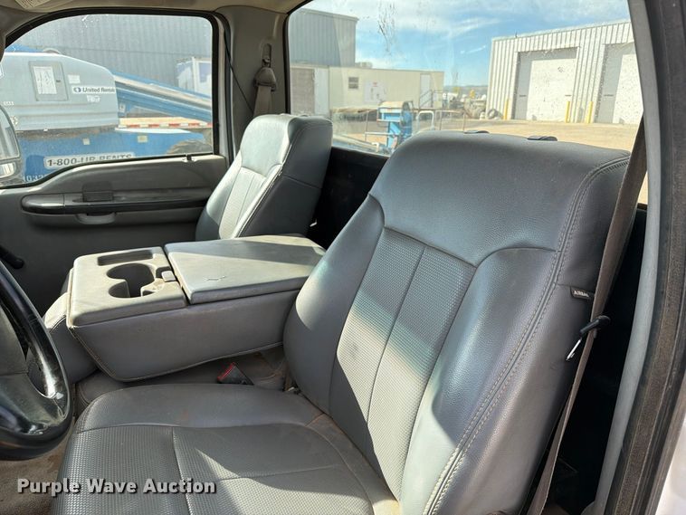 image for item FT6982 2006 Ford F450 truck cab and chassis
