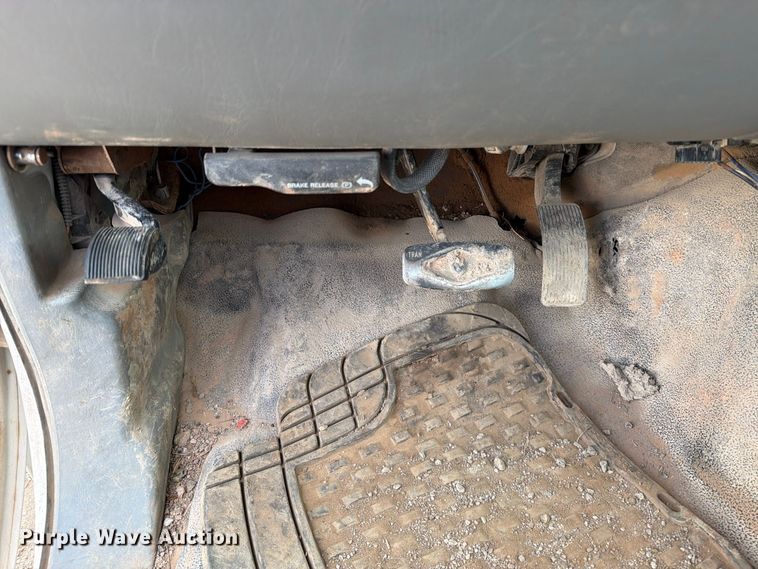 image for item FT6982 2006 Ford F450 truck cab and chassis