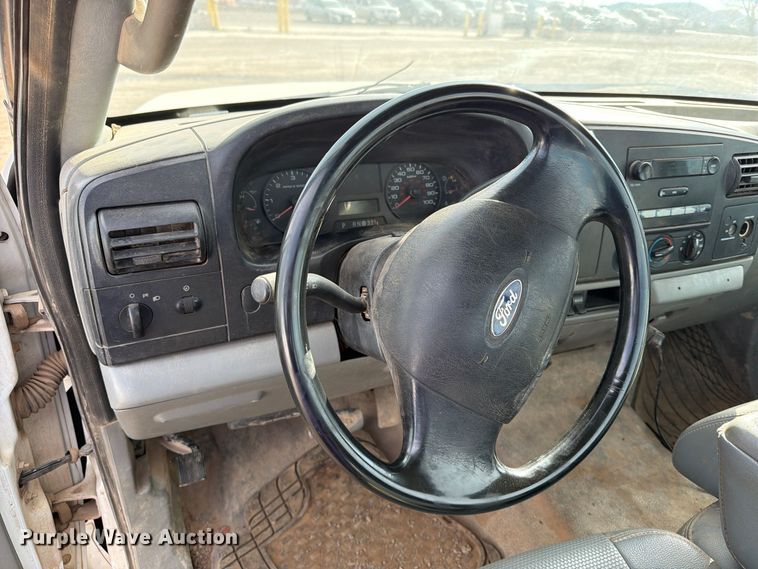 image for item FT6982 2006 Ford F450 truck cab and chassis