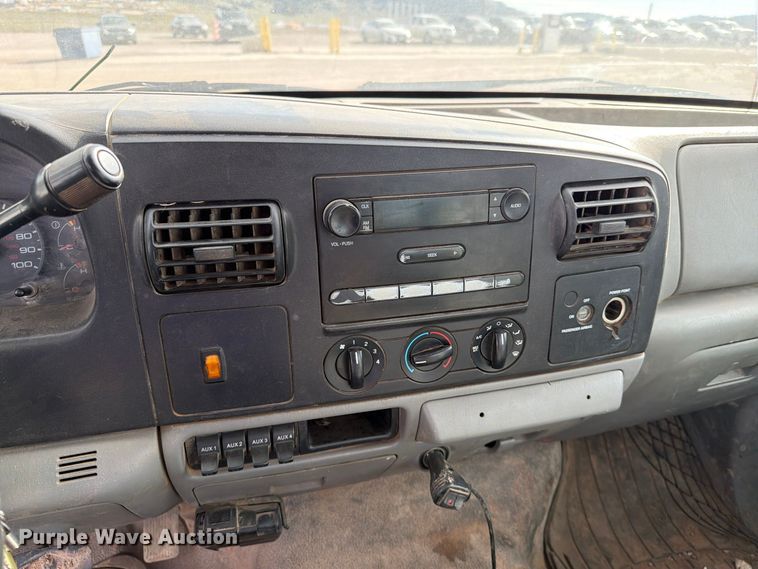 image for item FT6982 2006 Ford F450 truck cab and chassis