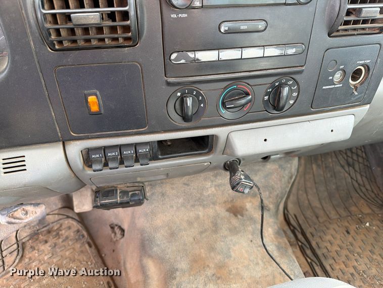 image for item FT6982 2006 Ford F450 truck cab and chassis