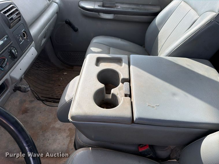 image for item FT6982 2006 Ford F450 truck cab and chassis
