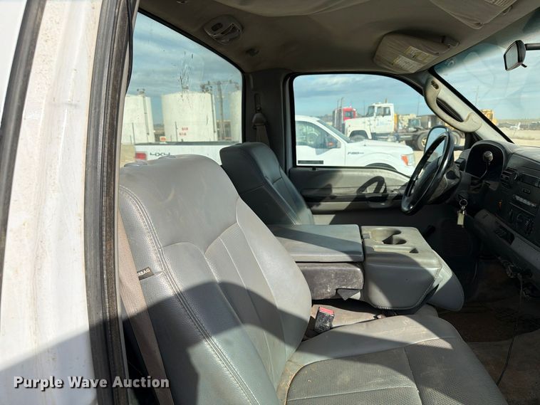 image for item FT6982 2006 Ford F450 truck cab and chassis