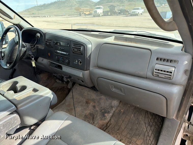 image for item FT6982 2006 Ford F450 truck cab and chassis