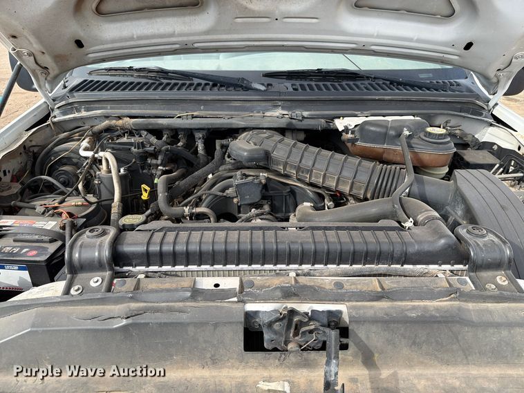 image for item FT6982 2006 Ford F450 truck cab and chassis
