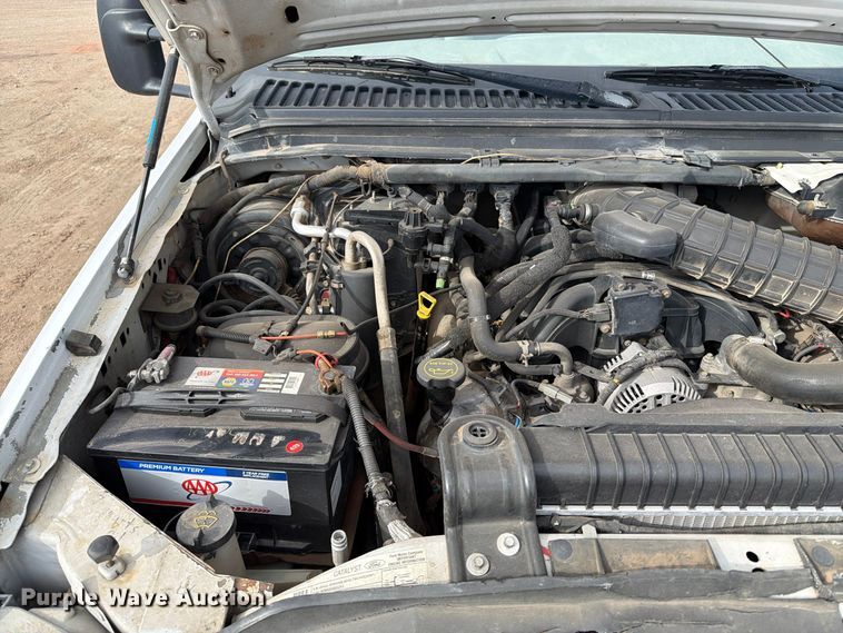 image for item FT6982 2006 Ford F450 truck cab and chassis