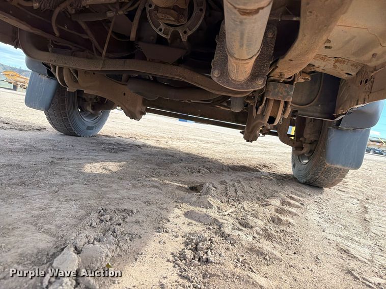 image for item FT6982 2006 Ford F450 truck cab and chassis