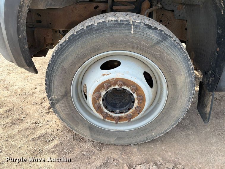 image for item FT6982 2006 Ford F450 truck cab and chassis