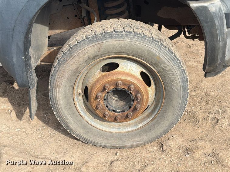 image for item FT6982 2006 Ford F450 truck cab and chassis