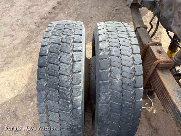 image for item FT6982 2006 Ford F450 truck cab and chassis