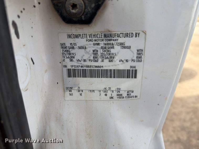 image for item FT6982 2006 Ford F450 truck cab and chassis