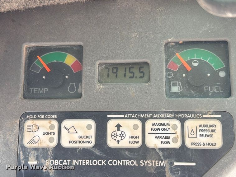 image for item FT6983 Bobcat T140 tracked skid steer loader