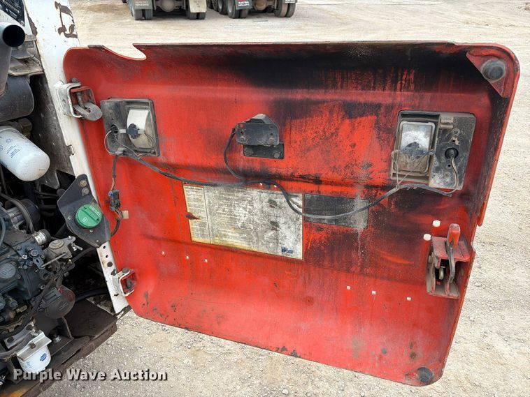 image for item FT6983 Bobcat T140 tracked skid steer loader