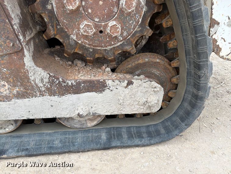 image for item FT6983 Bobcat T140 tracked skid steer loader