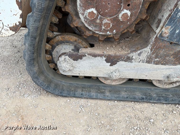 image for item FT6983 Bobcat T140 tracked skid steer loader