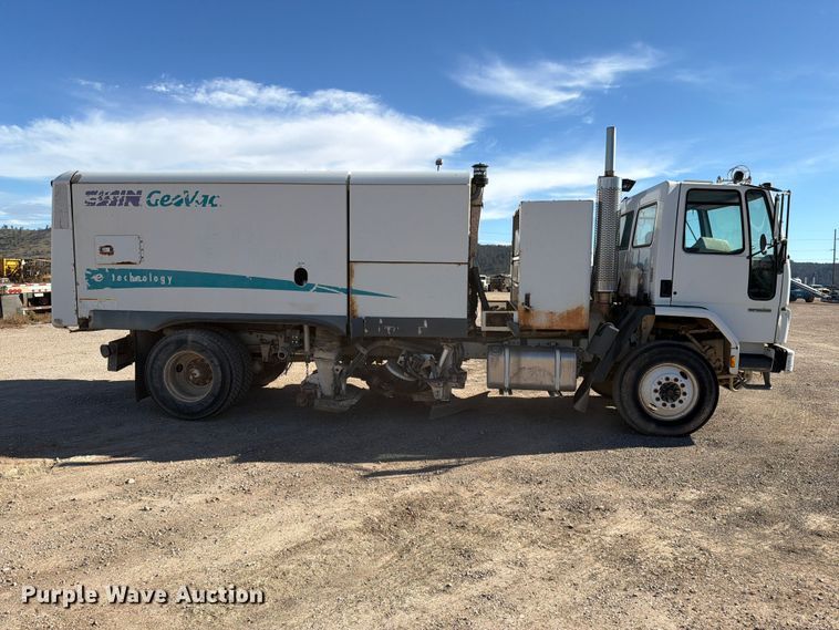 image for item FT6986 2002 Sterling SC8000 street sweeper truck