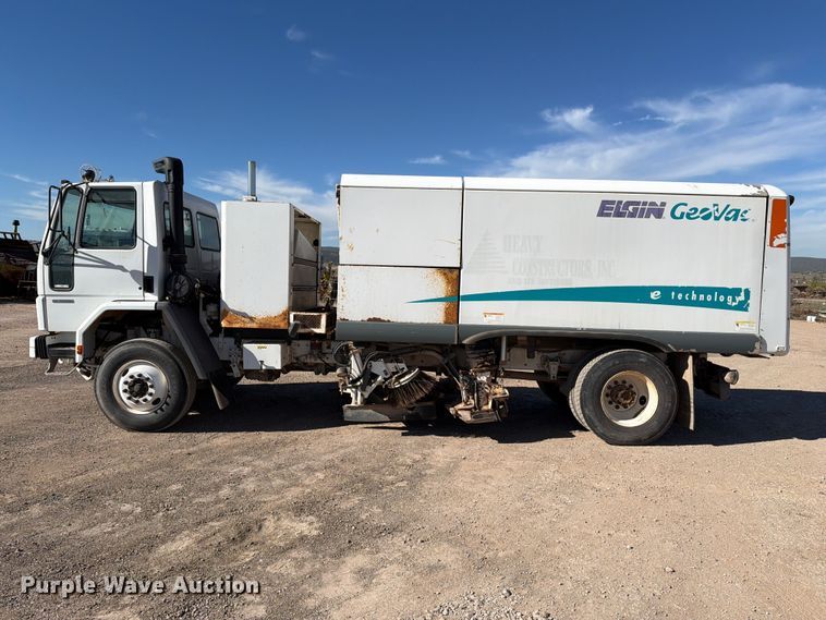 image for item FT6986 2002 Sterling SC8000 street sweeper truck