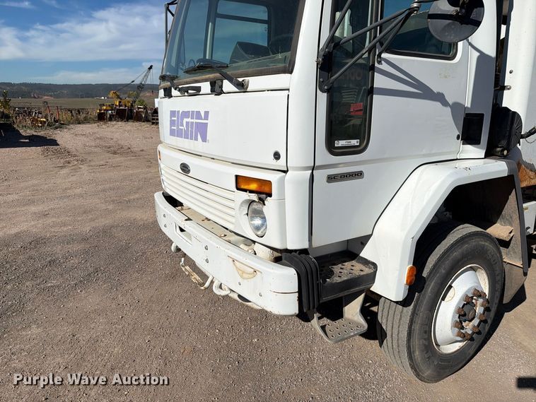 image for item FT6986 2002 Sterling SC8000 street sweeper truck