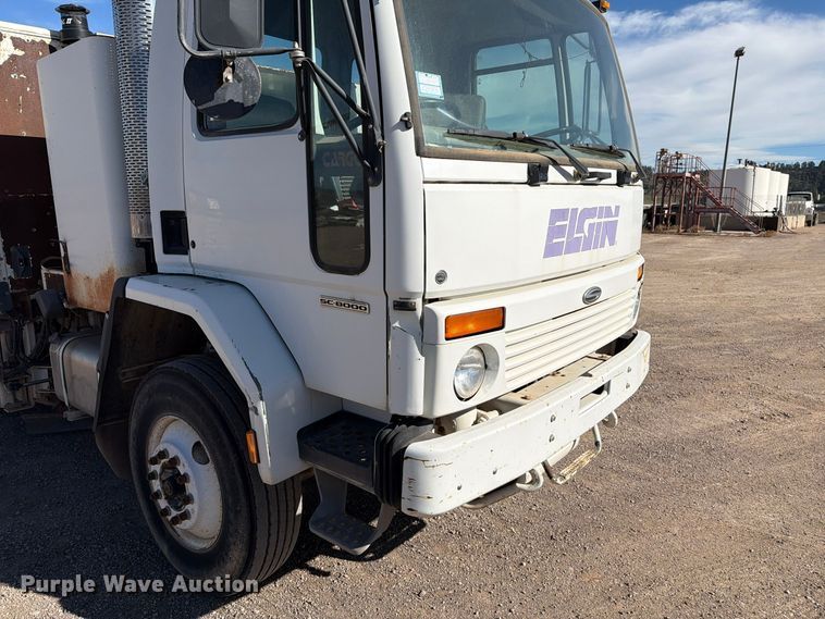 image for item FT6986 2002 Sterling SC8000 street sweeper truck