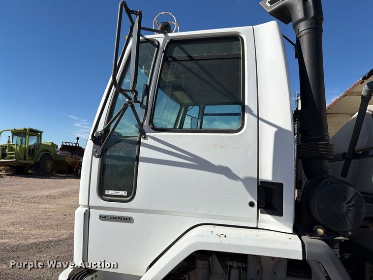 image for item FT6986 2002 Sterling SC8000 street sweeper truck