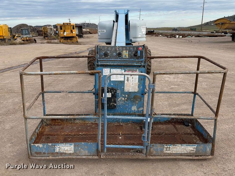image for item FT6987 2000 Genie S-60 boom lift