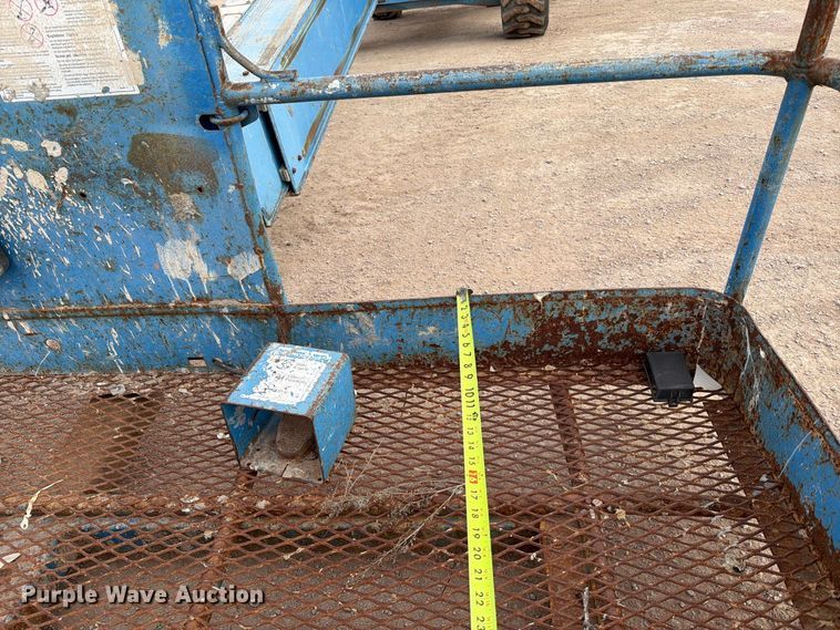 image for item FT6987 2000 Genie S-60 boom lift