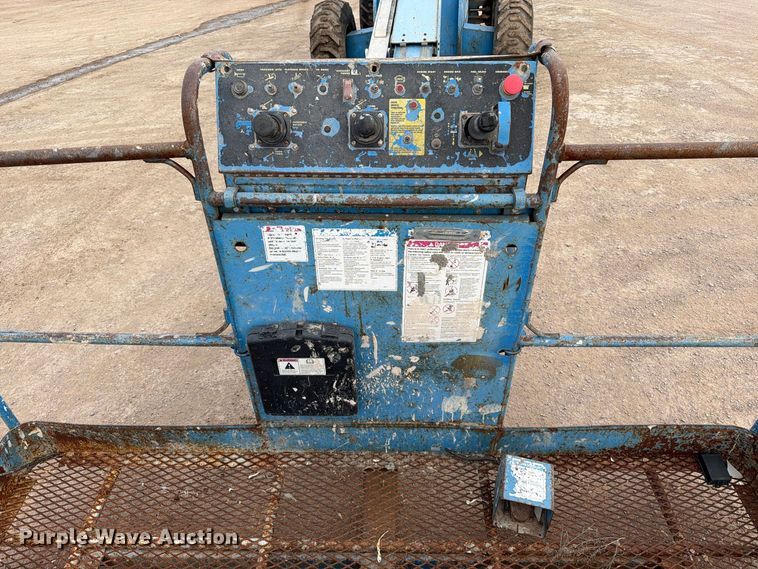 image for item FT6987 2000 Genie S-60 boom lift