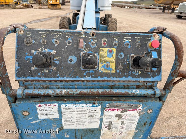 image for item FT6987 2000 Genie S-60 boom lift