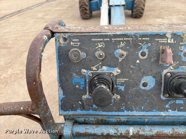 image for item FT6987 2000 Genie S-60 boom lift