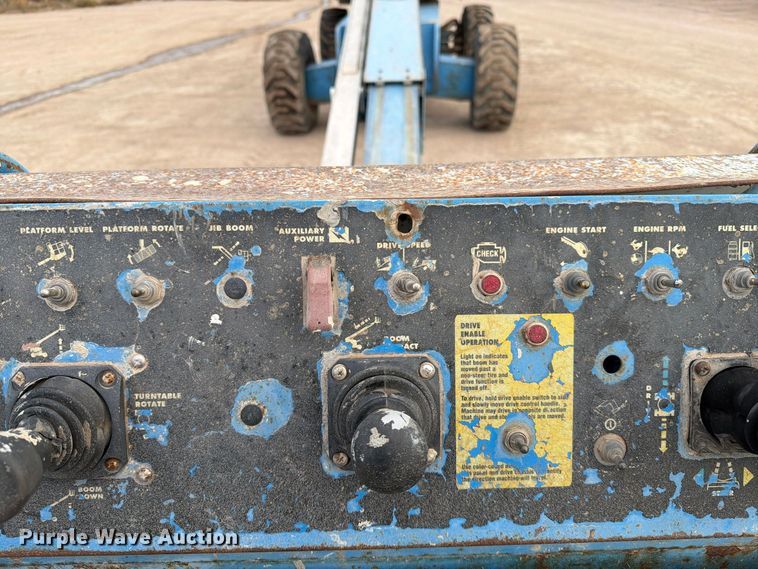 image for item FT6987 2000 Genie S-60 boom lift