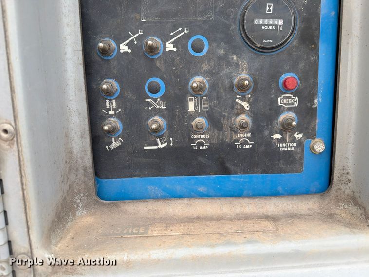 image for item FT6987 2000 Genie S-60 boom lift
