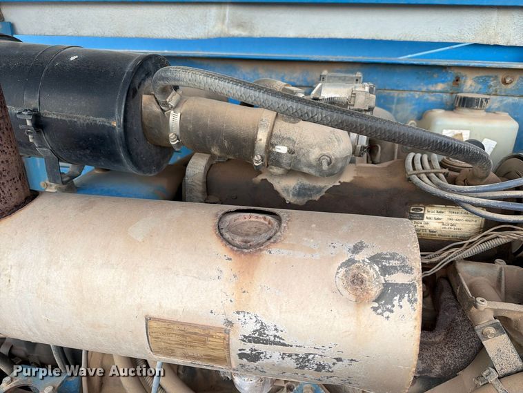 image for item FT6987 2000 Genie S-60 boom lift
