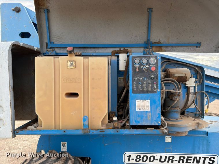 image for item FT6987 2000 Genie S-60 boom lift