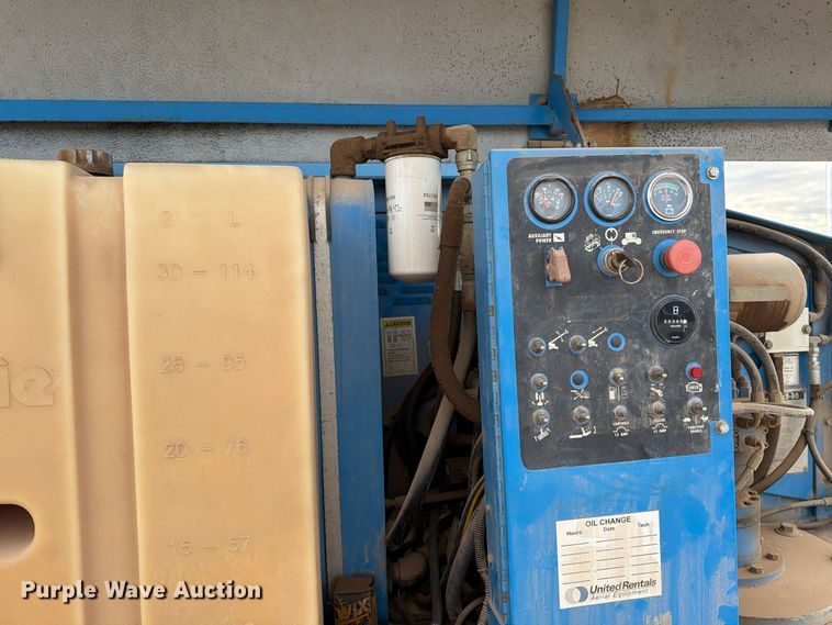 image for item FT6987 2000 Genie S-60 boom lift