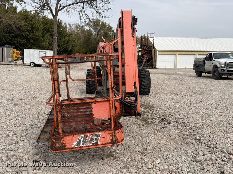 image for item FU0589 1999 JLG 660SJ boom lift