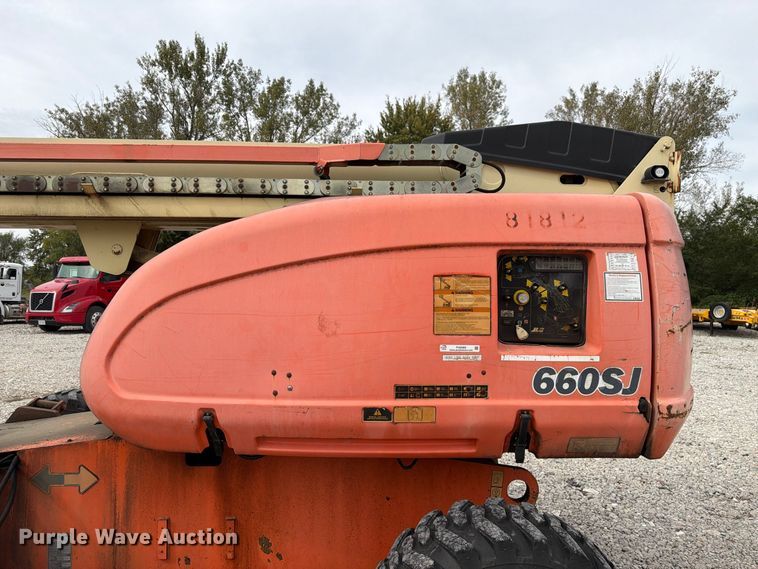 image for item FU0589 1999 JLG 660SJ boom lift
