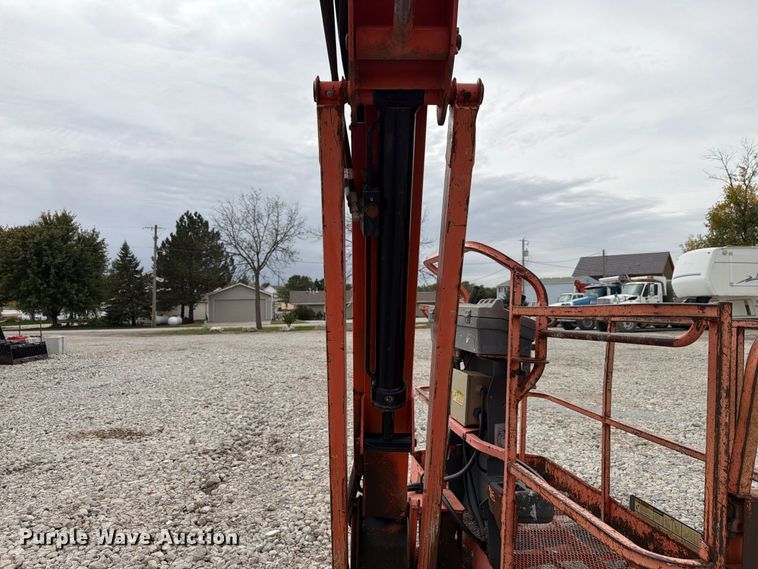 image for item FU0589 1999 JLG 660SJ boom lift