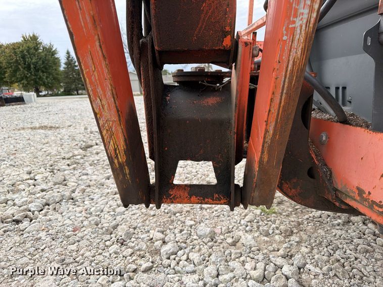 image for item FU0589 1999 JLG 660SJ boom lift