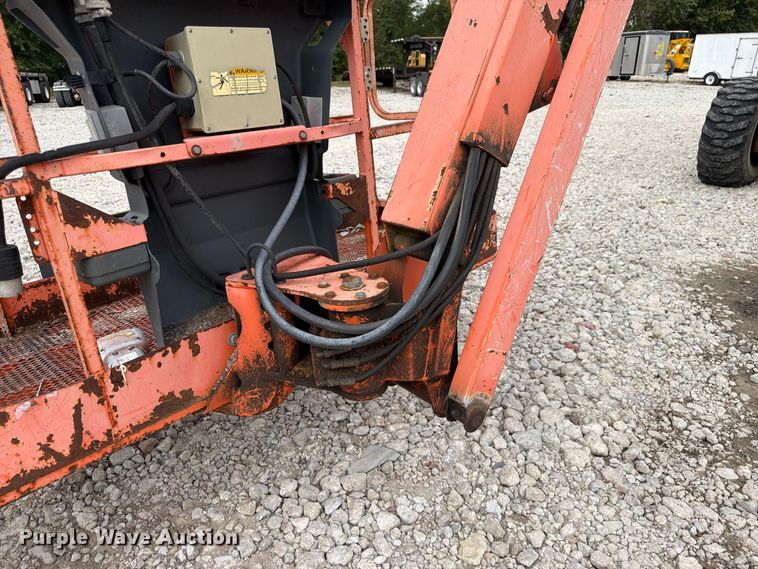 image for item FU0589 1999 JLG 660SJ boom lift