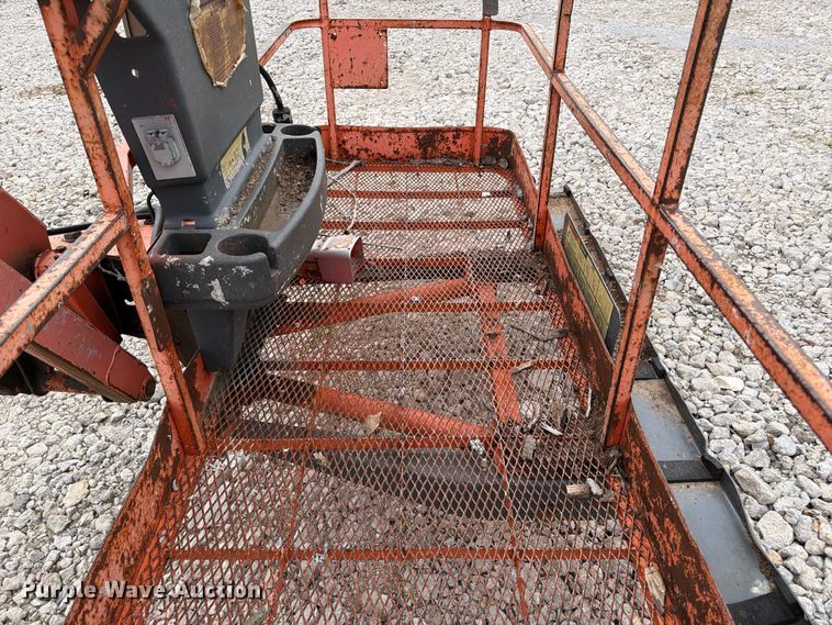 image for item FU0589 1999 JLG 660SJ boom lift