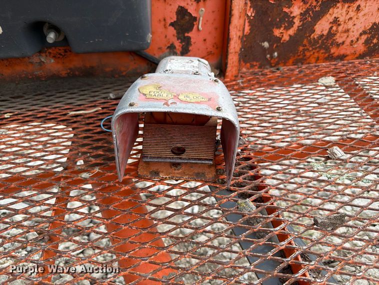 image for item FU0589 1999 JLG 660SJ boom lift