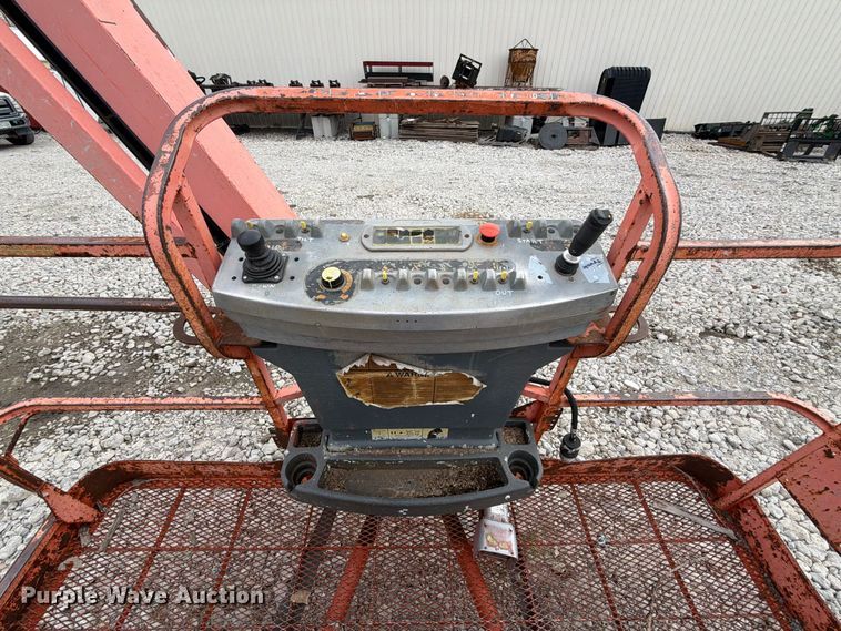 image for item FU0589 1999 JLG 660SJ boom lift