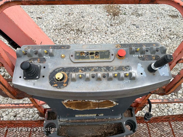 image for item FU0589 1999 JLG 660SJ boom lift