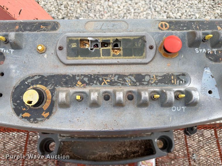 image for item FU0589 1999 JLG 660SJ boom lift
