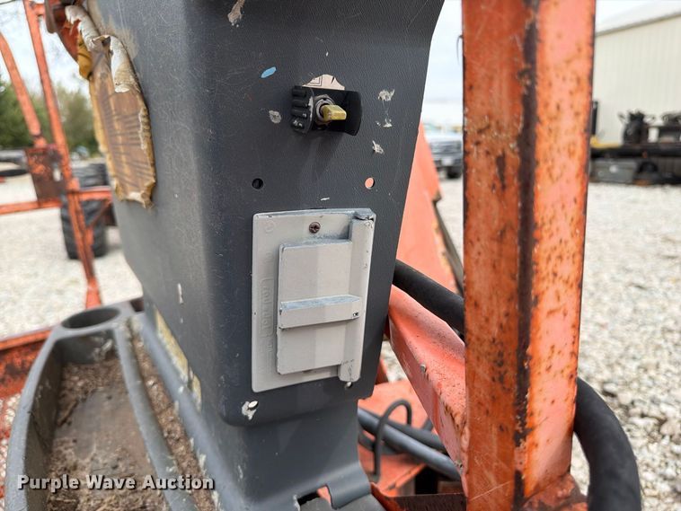image for item FU0589 1999 JLG 660SJ boom lift