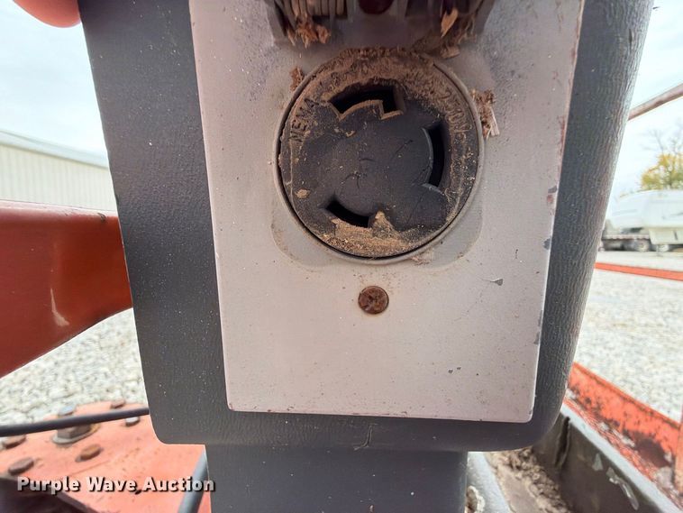 image for item FU0589 1999 JLG 660SJ boom lift