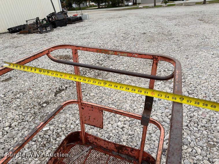 image for item FU0589 1999 JLG 660SJ boom lift