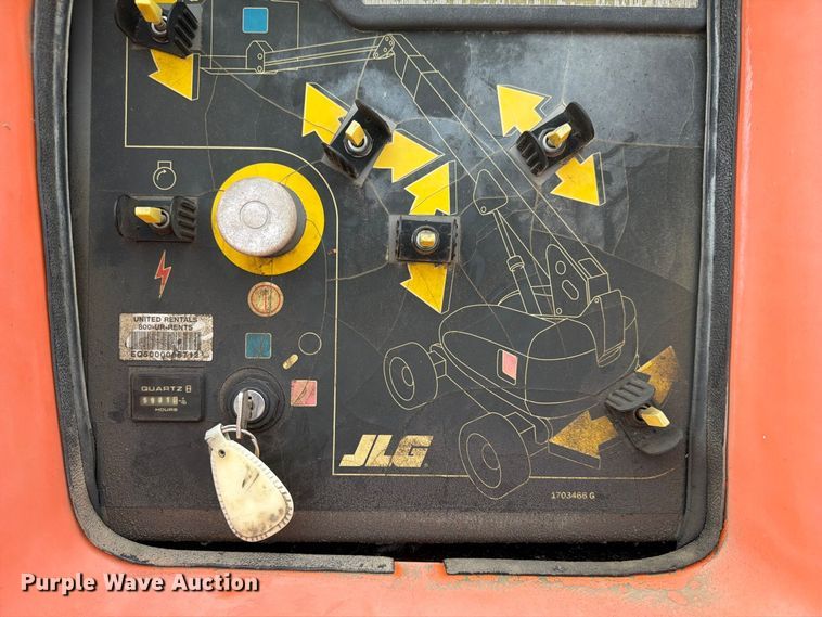 image for item FU0589 1999 JLG 660SJ boom lift